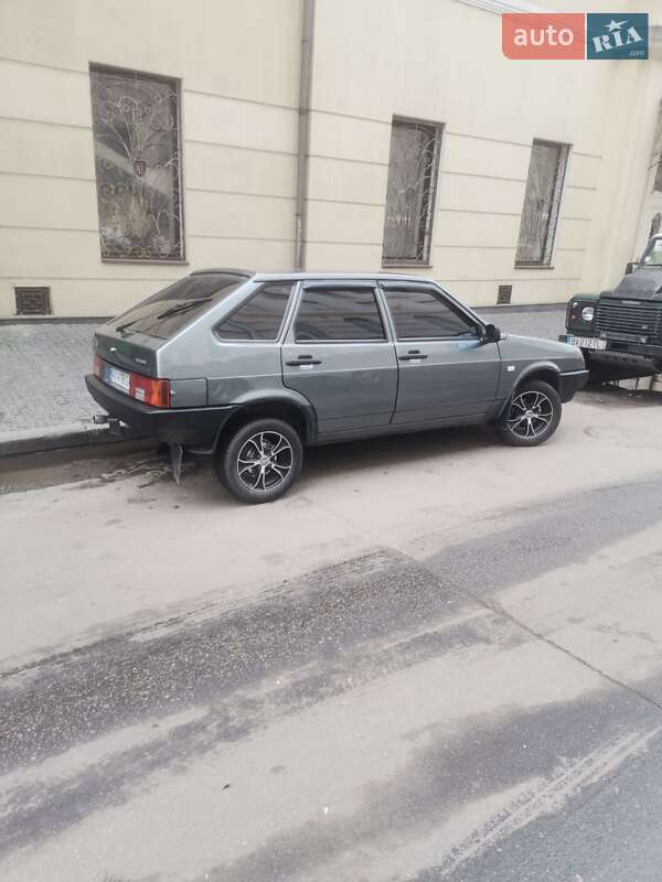 Хэтчбек ВАЗ / Lada 2109 2004 в Харькове