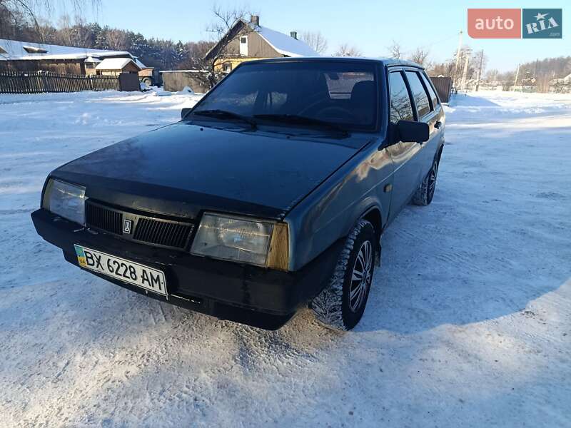 Хэтчбек ВАЗ / Lada 2109 2001 в Остроге