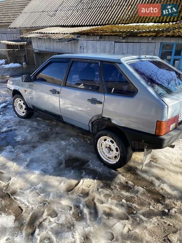 Хэтчбек ВАЗ / Lada 2109 2002 в Ровно фото 3 Хэтчбек ВАЗ / Lada 2109 2002 в Ровно