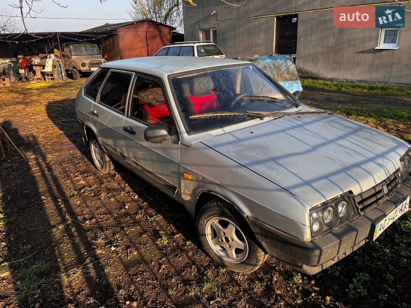 Хэтчбек ВАЗ / Lada 2109 2002 в Луцке