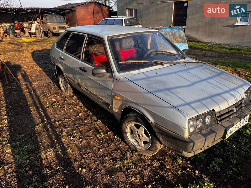Хэтчбек ВАЗ / Lada 2109 2002 в Луцке
