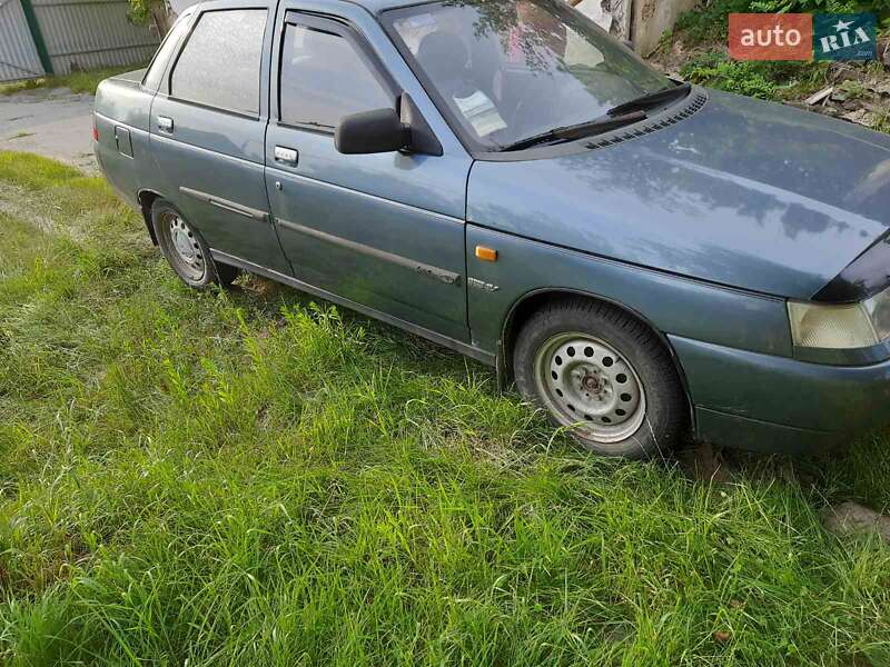 Седан ВАЗ / Lada 2110 2001 в Полонному