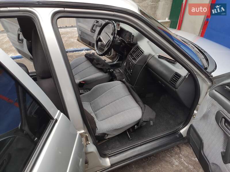 Седан ВАЗ / Lada 2110 2003 в Каменском фото 6 Седан ВАЗ / Lada 2110 2003 в Каменском