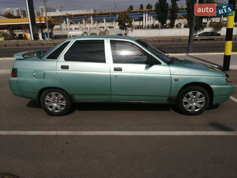Седан ВАЗ / Lada 2110 2003 в Киеве
