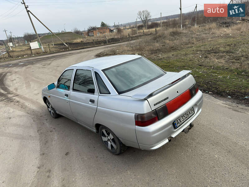Седан ВАЗ 2110 2004 в 