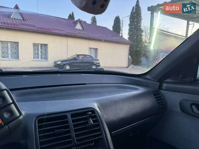 Седан ВАЗ / Lada 2110 2005 в Острозі
