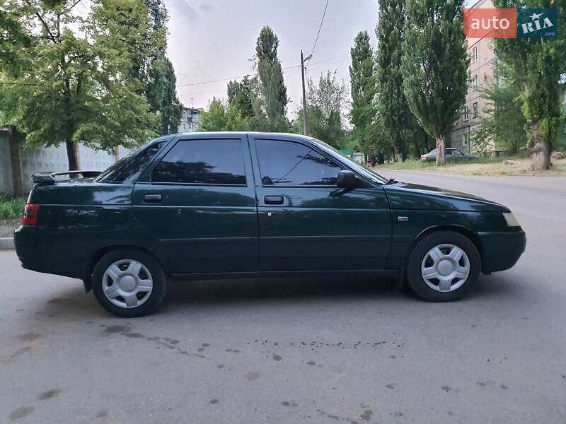 Седан ВАЗ 2110 2002 в 