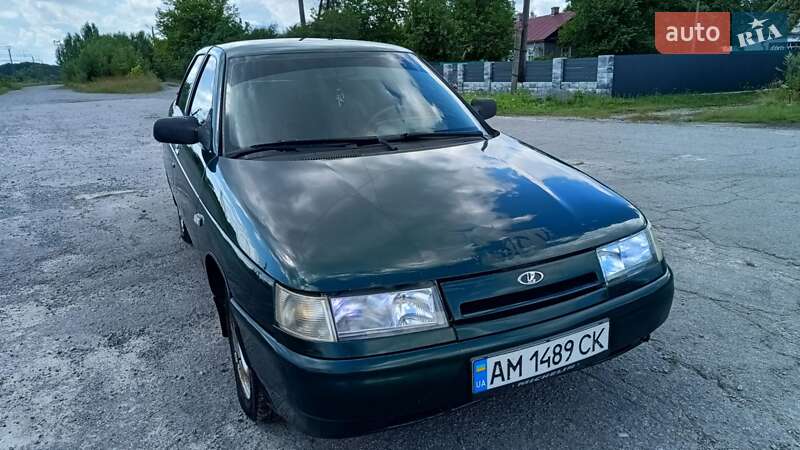 Седан ВАЗ 2110 2004 в 