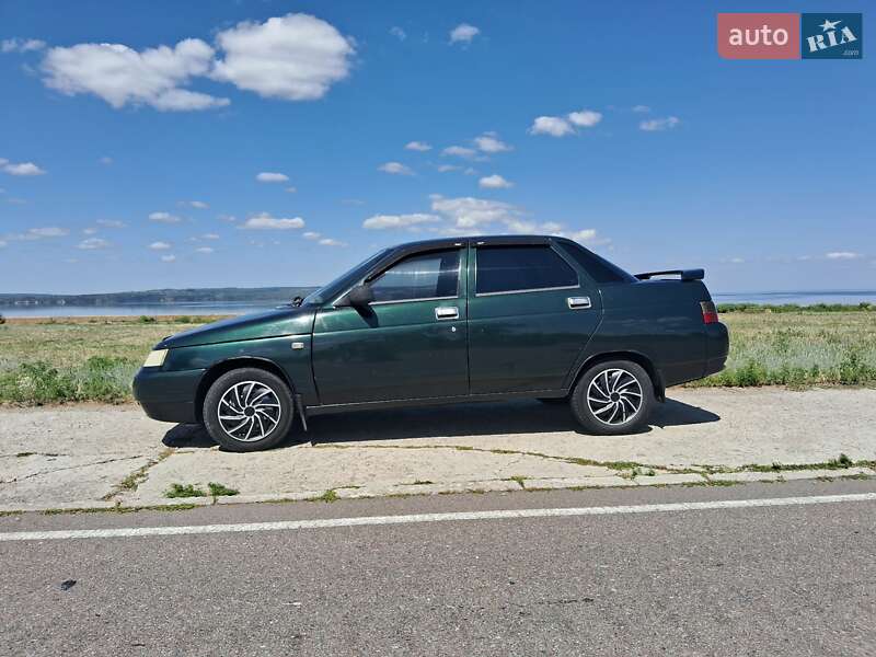 Седан ВАЗ / Lada 2110 2002 в Каневе