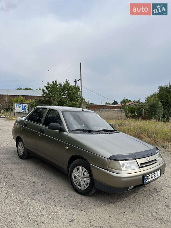 Седан ВАЗ 2110 2001 в 
