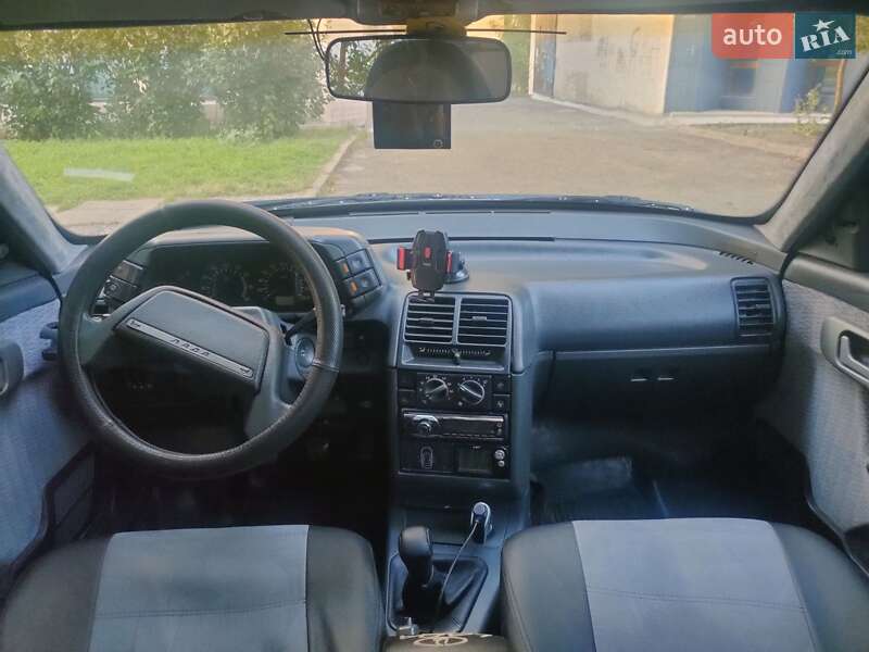 Седан ВАЗ / Lada 2110 2002 в Киеве