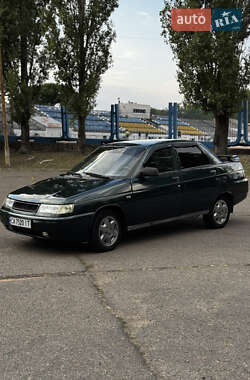 Седан ВАЗ 2110 2004 в 