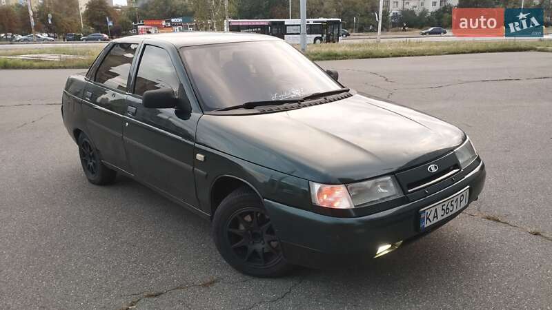 Седан ВАЗ / Lada 2110 2001 в Киеве