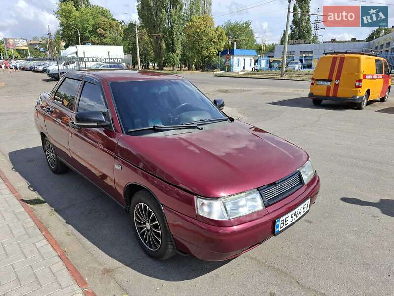 Седан ВАЗ / Lada 2110 2004 в Николаеве