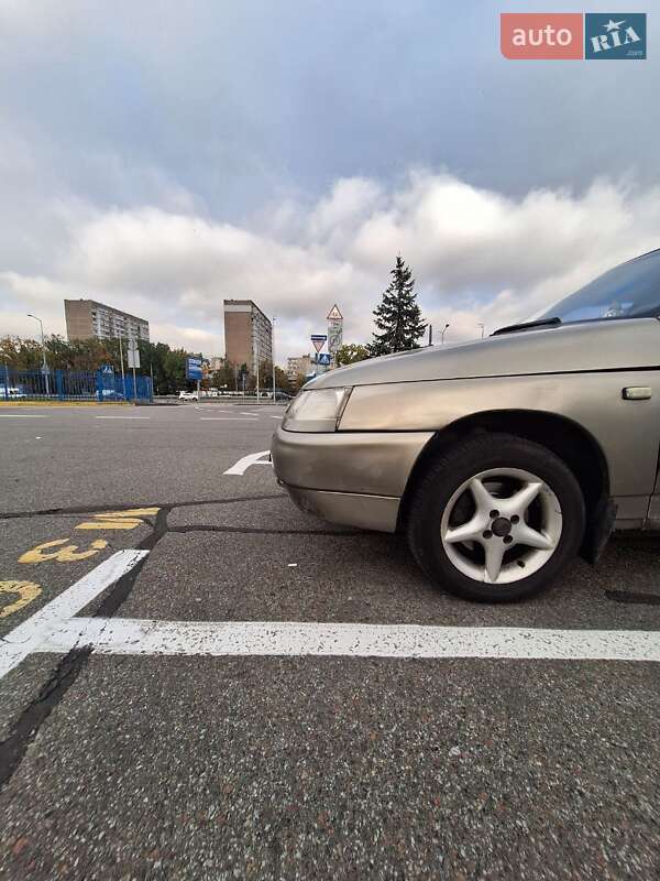 Седан ВАЗ / Lada 2110 2001 в Киеве