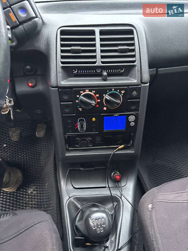 Седан ВАЗ / Lada 2110 2005 в Червоному Донце