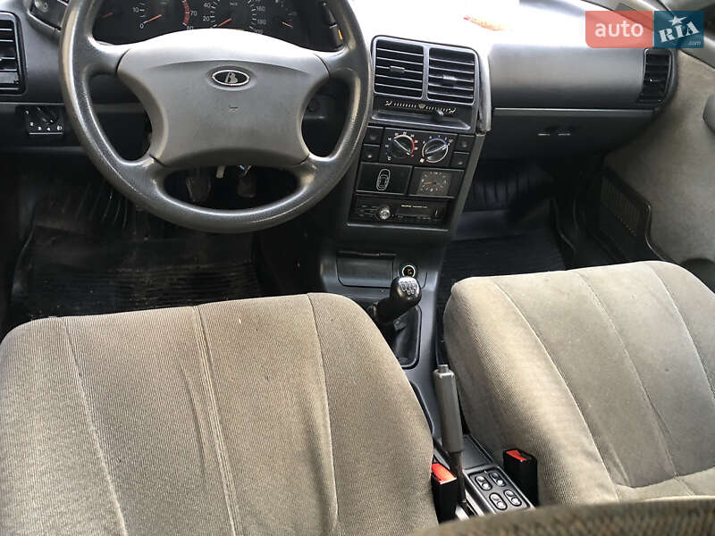 Седан ВАЗ / Lada 2110 2001 в Умани