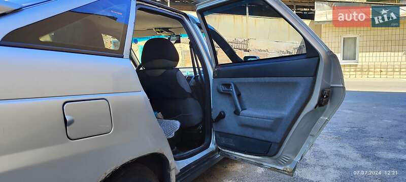 Хэтчбек ВАЗ / Lada 2112 2006 в Александровке