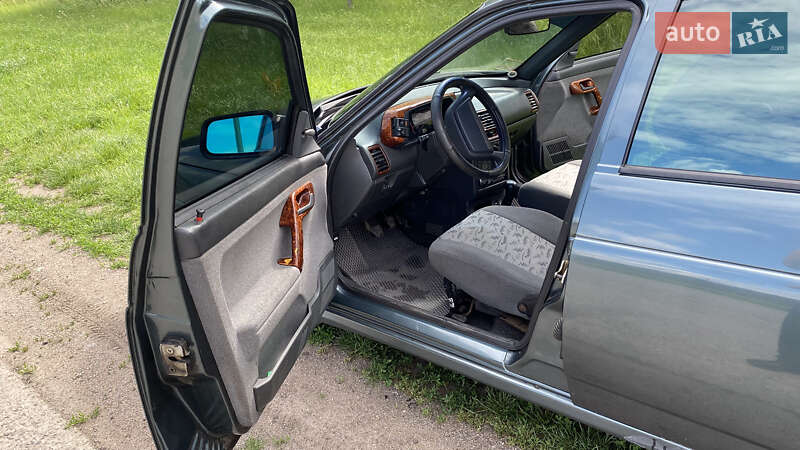 Хэтчбек ВАЗ / Lada 2112 2006 в Долинской