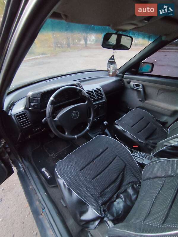 Хэтчбек ВАЗ / Lada 2112 2006 в Софиевке фото 11 Хэтчбек ВАЗ / Lada 2112 2006 в Софиевке