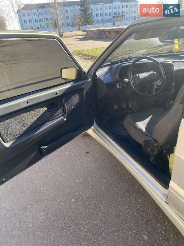 Хэтчбек ВАЗ / Lada 2113 Samara 2005 в Емильчине фото 6 Хэтчбек ВАЗ / Lada 2113 Samara 2005 в Емильчине