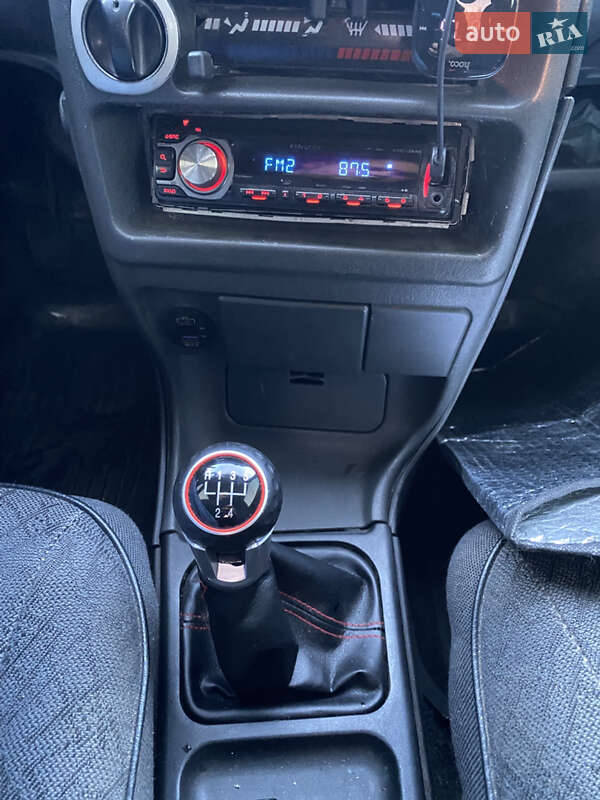 Хэтчбек ВАЗ / Lada 2113 Samara 2005 в Емильчине фото 11 Хэтчбек ВАЗ / Lada 2113 Samara 2005 в Емильчине