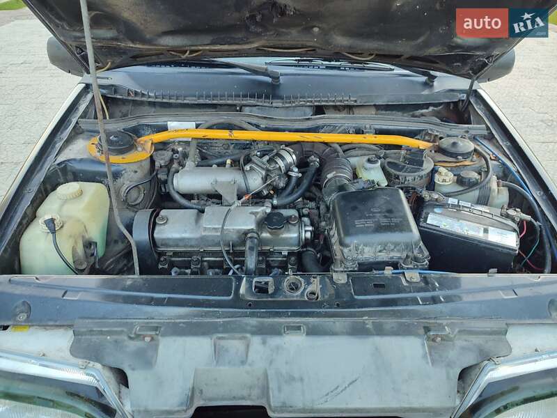 Хэтчбек ВАЗ / Lada 2113 Samara 2005 в Львове