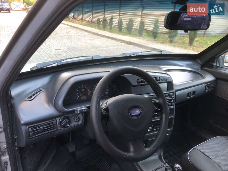 Хэтчбек ВАЗ / Lada 2113 Samara 2011 в Черкассах фото 9 Хэтчбек ВАЗ / Lada 2113 Samara 2011 в Черкассах