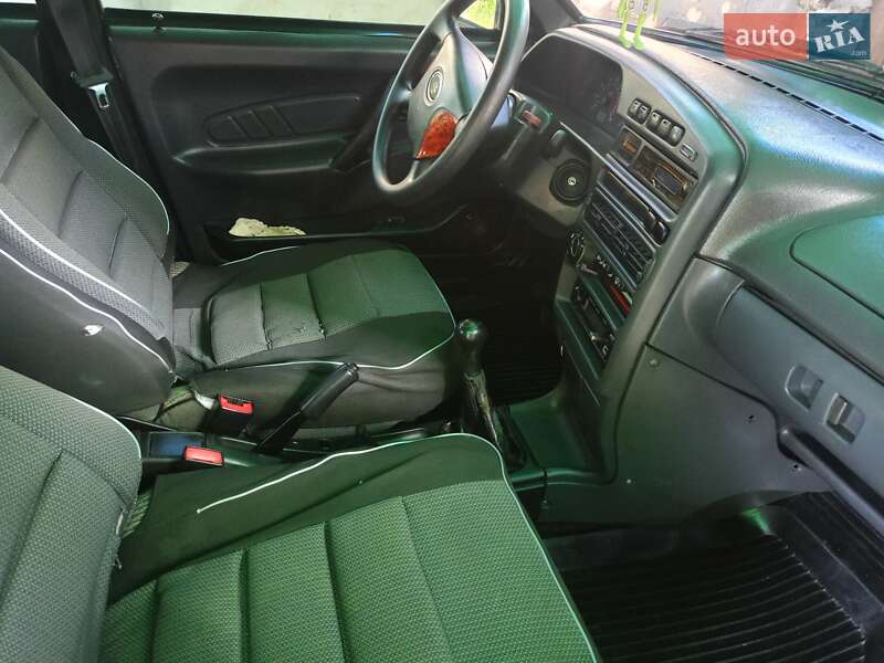 Хетчбек ВАЗ / Lada 2114 Samara 2004 в Кучургані