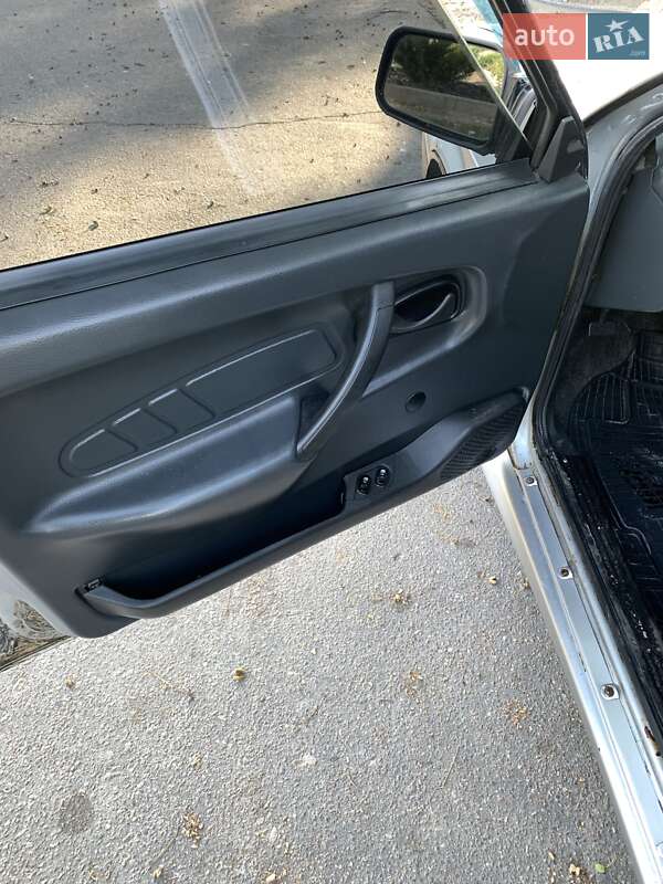 Хэтчбек ВАЗ / Lada 2114 Samara 2004 в Олевске фото 8 Хэтчбек ВАЗ / Lada 2114 Samara 2004 в Олевске