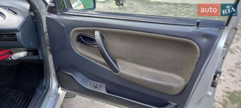 Седан ВАЗ / Lada 2115 Samara 2006 в Єланці фото 3 Седан ВАЗ / Lada 2115 Samara 2006 в Єланці