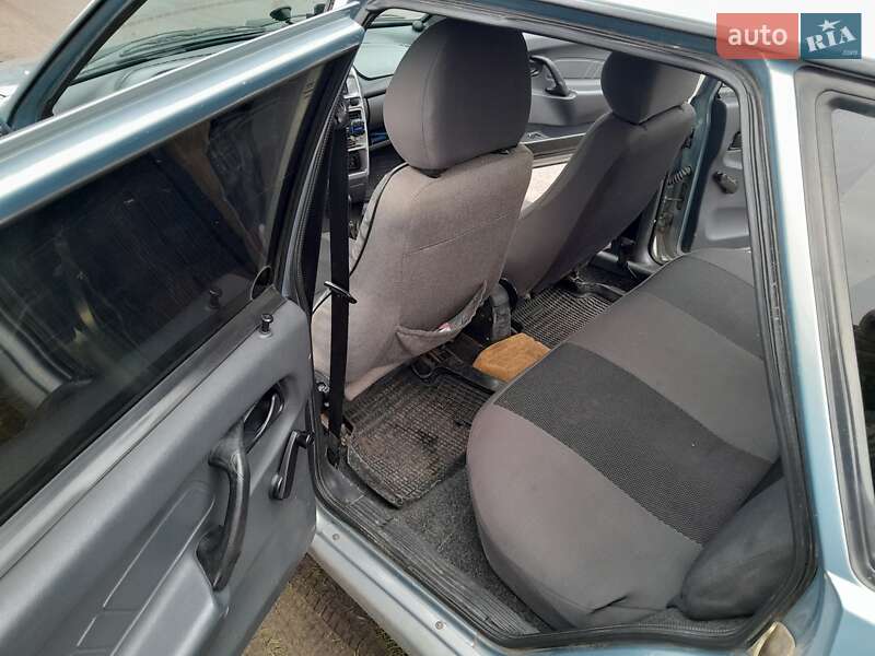 Седан ВАЗ / Lada 2115 Samara 2003 в Корсуне-Шевченковском фото 5 Седан ВАЗ / Lada 2115 Samara 2003 в Корсуне-Шевченковском