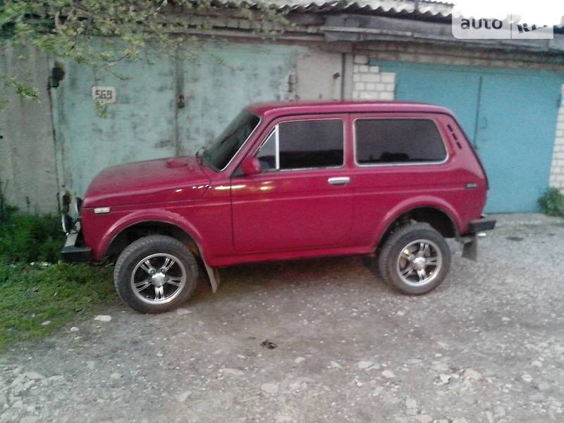 Внедорожник / Кроссовер ВАЗ / Lada 2121 Нива 1995 в Лутугине