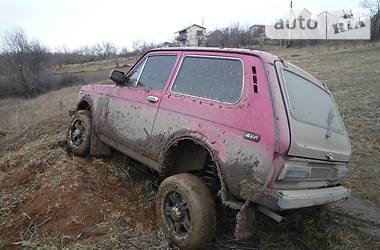 Позашляховик / Кросовер ВАЗ / Lada 2121 Нива 1995 в Лутугиному