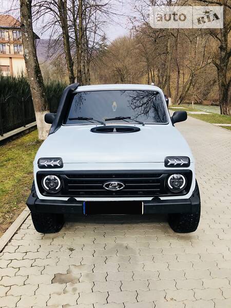 Позашляховик / Кросовер ВАЗ / Lada 2121 Нива 2008 в Сваляві