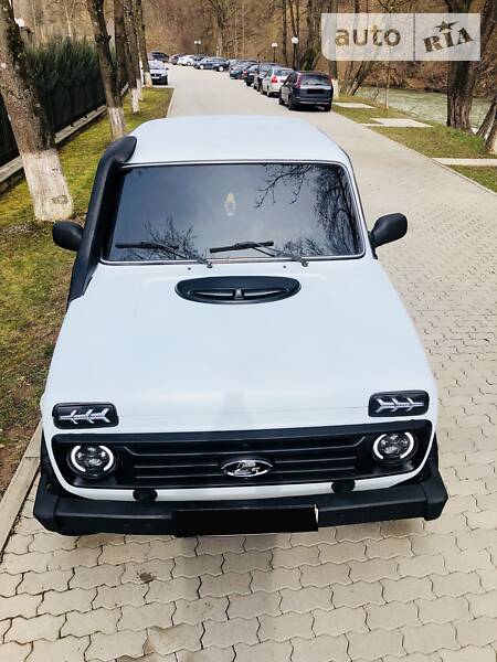 Позашляховик / Кросовер ВАЗ / Lada 2121 Нива 2008 в Сваляві