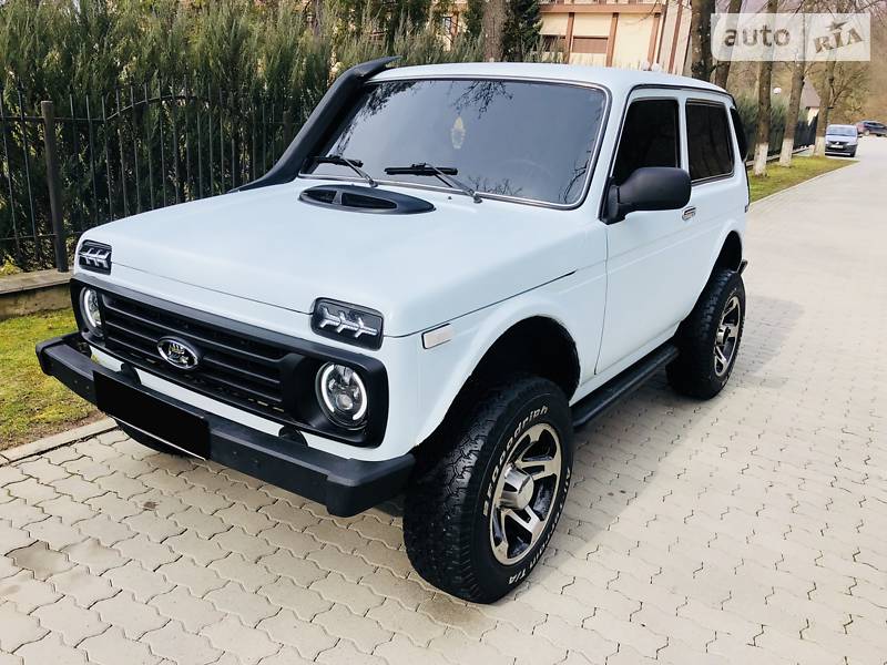 Позашляховик / Кросовер ВАЗ / Lada 2121 Нива 2008 в Сваляві