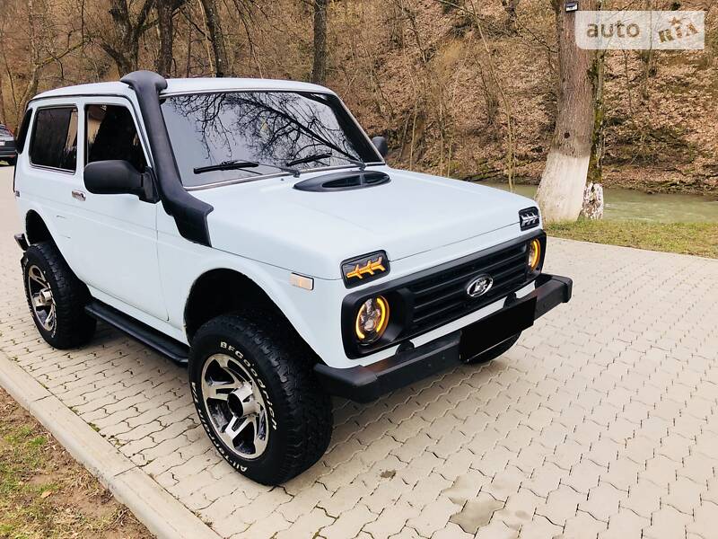 Позашляховик / Кросовер ВАЗ / Lada 2121 Нива 2008 в Сваляві