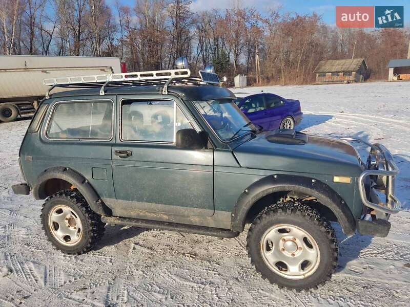 Хэтчбек ВАЗ / Lada 2121 Нива 1996 в Вижнице