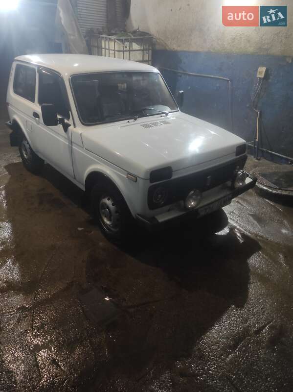 Позашляховик / Кросовер ВАЗ / Lada 2121 Нива 1993 в Петропавлівці