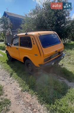 Позашляховик / Кросовер ВАЗ / Lada 2121 Нива 1982 в Путивлі