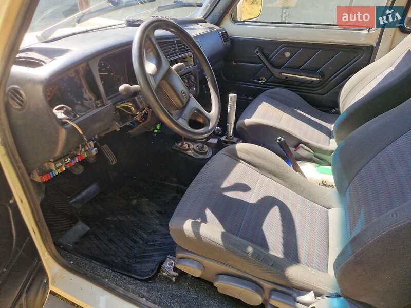 Позашляховик / Кросовер ВАЗ / Lada 2121 Нива 1990 в Чернівцях