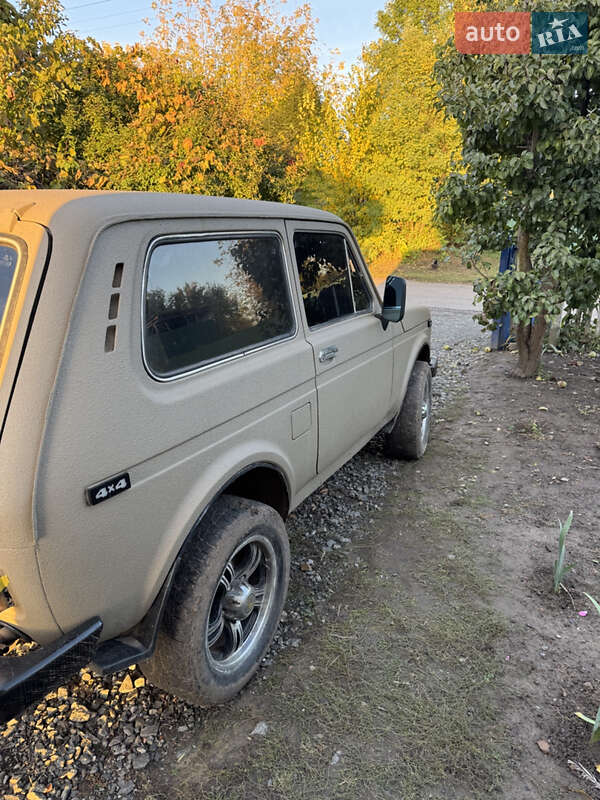 Позашляховик / Кросовер ВАЗ / Lada 2121 Нива 1985 в Новоархангельську фото 8 Позашляховик / Кросовер ВАЗ / Lada 2121 Нива 1985 в Новоархангельську