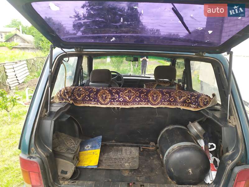 Внедорожник / Кроссовер ВАЗ / Lada 21213 Niva 2004 в Путивле