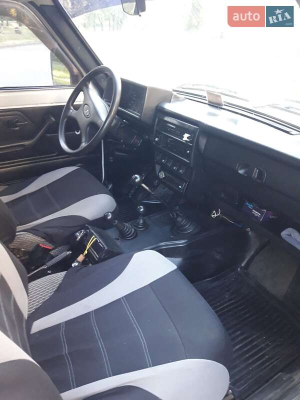 Внедорожник / Кроссовер ВАЗ / Lada 21213 Niva 2003 в Кривом Роге