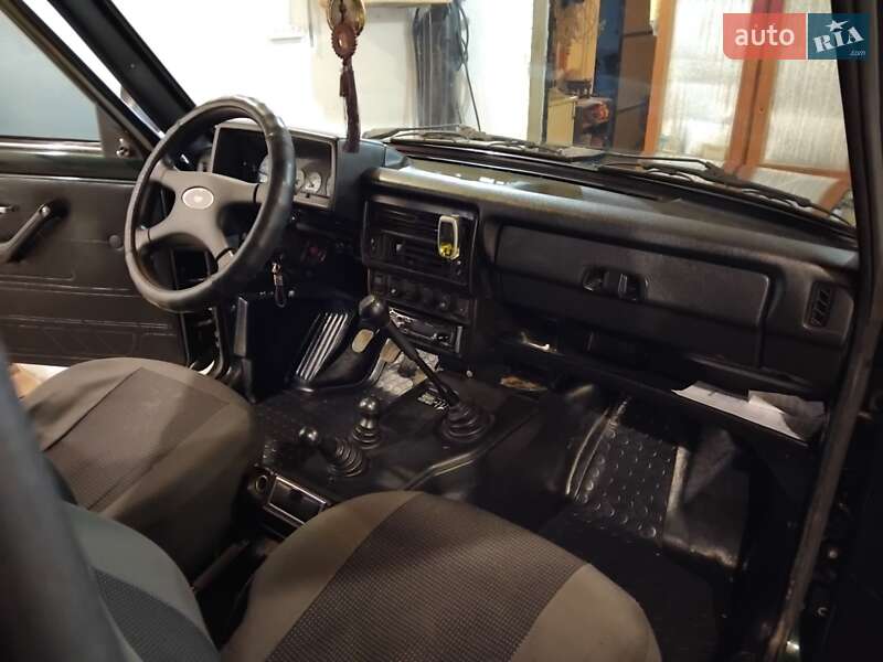 Внедорожник / Кроссовер ВАЗ / Lada 21213 Niva 2004 в Захарьевке