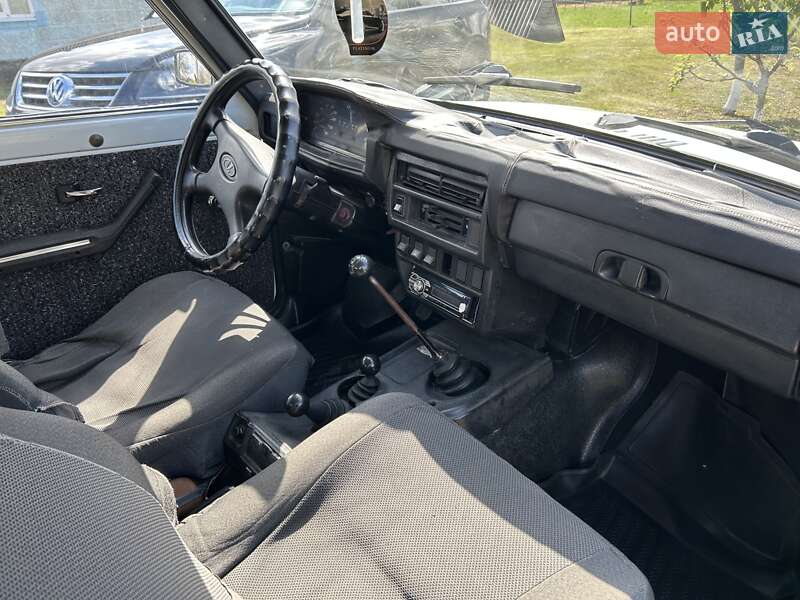 Позашляховик / Кросовер ВАЗ / Lada 21213 Niva 2000 в Первомайську
