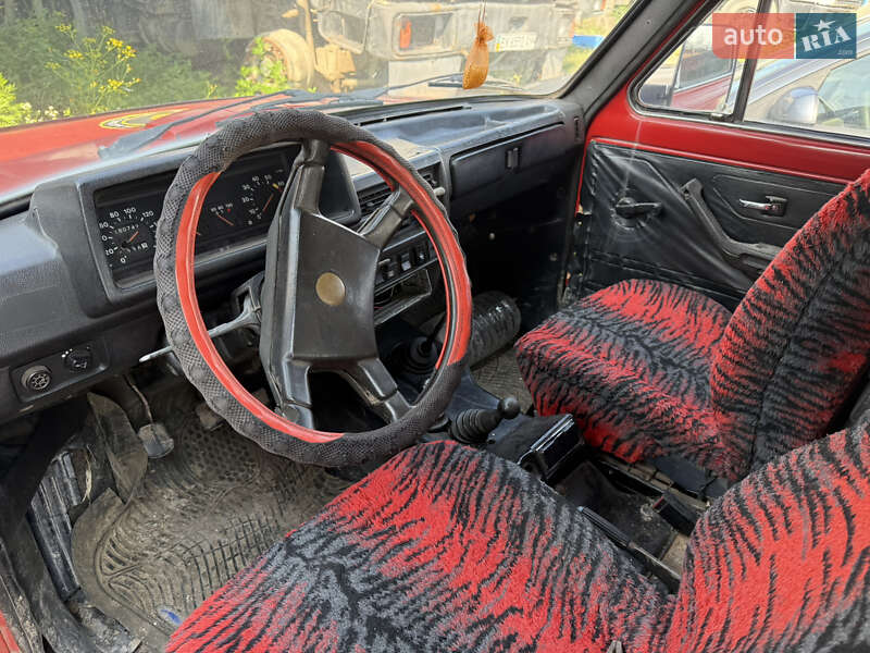 Внедорожник / Кроссовер ВАЗ / Lada 21213 Niva 1995 в Волочиске