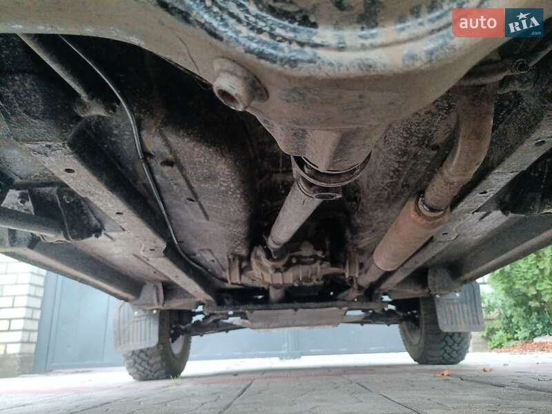 Внедорожник / Кроссовер ВАЗ / Lada 21213 Niva 2004 в Изюме