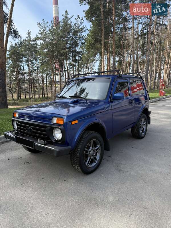 Универсал ВАЗ / Lada 21213 Niva 2003 в Харькове